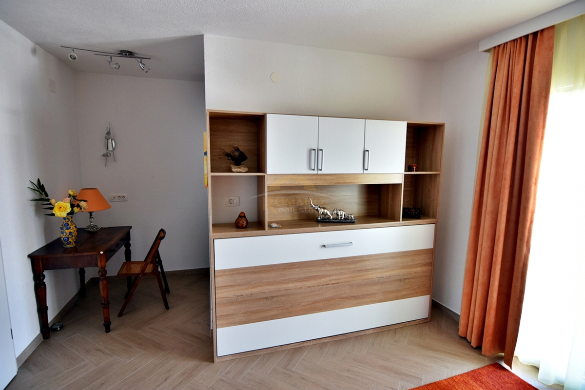 Vrhunsko urejena hiša na Čiovu/Okrug Gornji s prekrasnim odprtim razgledom